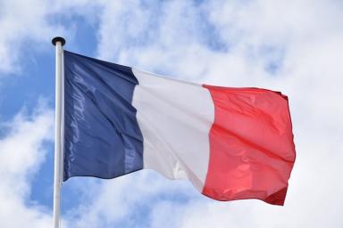 Явка во втором туре на выборы президента Франции превысила 63%