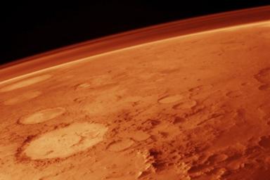 Специалисты NASA обнаружили на Марсе кратер от недавнего удара