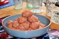 Фрикадельки по-новому: рецепт блюда в яблочном соусе