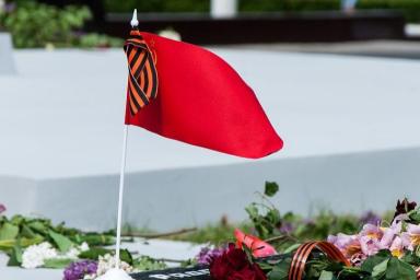 Солдаты-росгвардейцы подняли знамя Победы над Херсоном