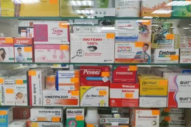 Витамины в аптеке