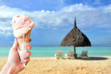 мороженое на пляже