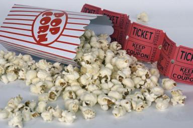 попкорн и билет в кино