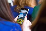 телефон в руках