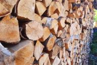 дрова в дровнице