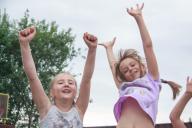 дети радуются