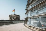 флаг Германии и здания