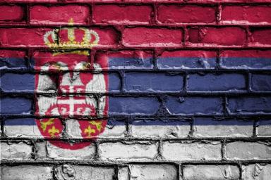 флаг сербии на стене