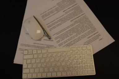 бумаги и клавиатура