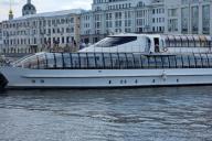 круизный катер