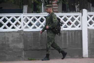 солдат с рюкзаком