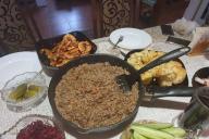 стол с едой