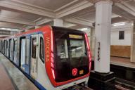 поезд метро 