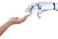 руки робота и человека