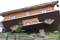 перевернутый дом