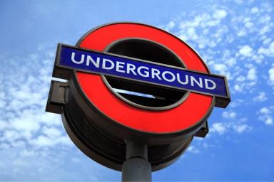 Знак лондонского метро 
