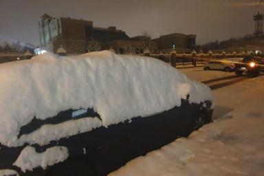 Машина под снегом