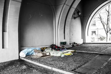 кровати бездомных