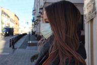 девушка в маске