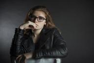 девушка в куртке