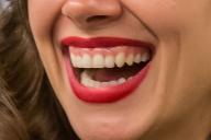 улыбка девушки