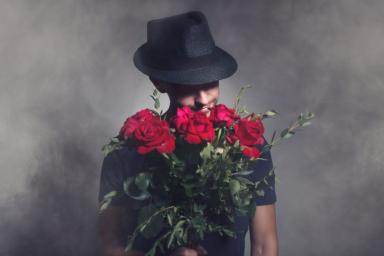мужчина цветы