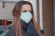 девушка в маске