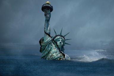 Статуя Свободы уходит под воду