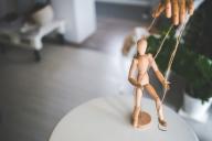 манипуляции