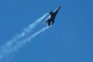 Истребитель в небе