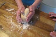 тесто, руки