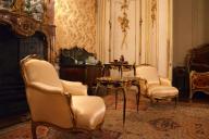 кресла, стол