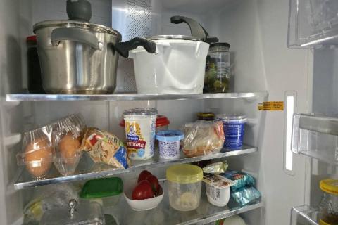холодильник с продуктами