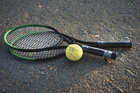 теннисная ракетка